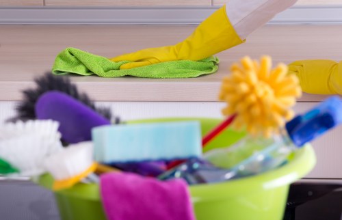 Deodorizing a mattress with baking soda